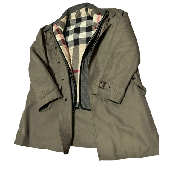 Authentic Burberry Coat - Picture 2 of 7